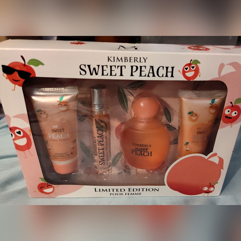 NWT! Kimberly Sweet Peach Bath & Body Set